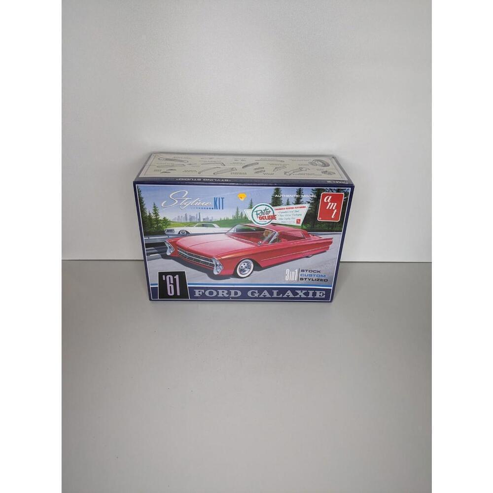 1961 Ford Galaxie Styline 61 Stock/Custom/Stylized AMT 1/25 Scale Model Kit Car